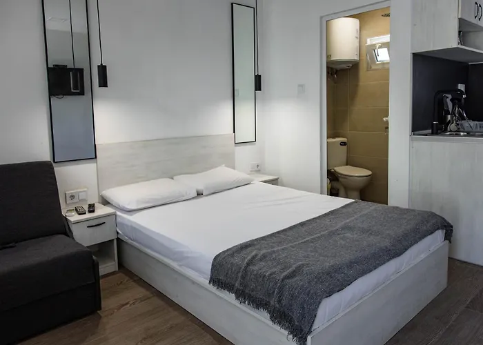 Albatross Family Nest Breeze مكان تخييم فارنا